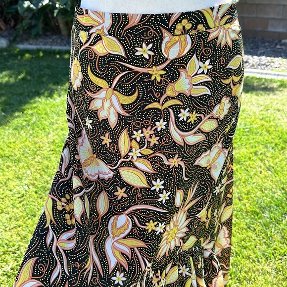 The Kooples Paris “Vintage flowers” women’s size 2 asymmetrical blk/yellow skirt - Picture 3 of 11